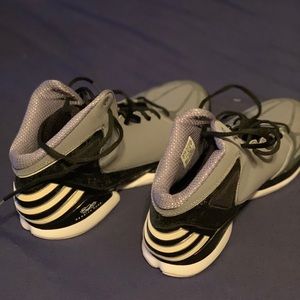 Adidas Derrick Rose basketball sneakers